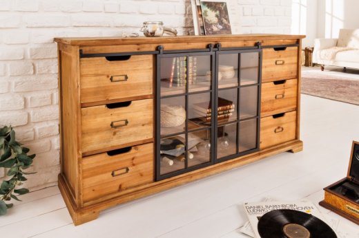 Sideboard Berry